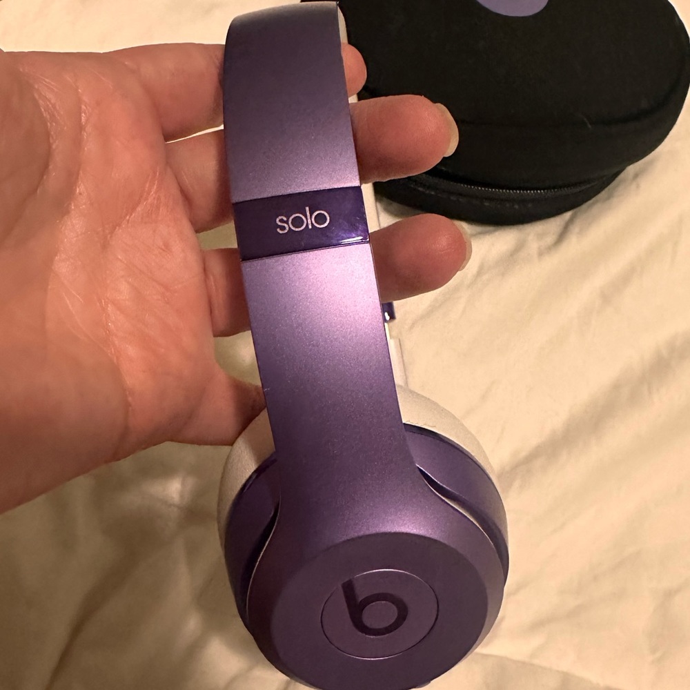 Purple Headphone Beats Solo 3
